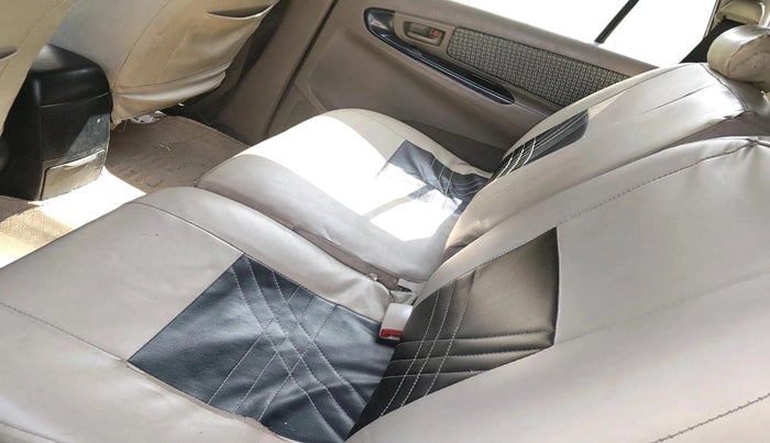 2016 Toyota Innova 2.5 GX 7 STR, Diesel, Manual, 2,51,437 km, interior