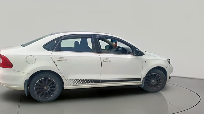 2014 Skoda Rapid ELEGANCE 1.6 MPI MT, Petrol, Manual, 1,00,247 km, exterior