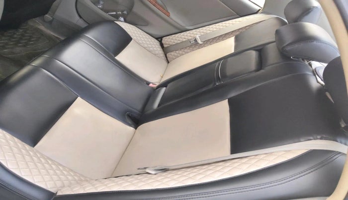 2009 Toyota Corolla Altis G PETROL, Petrol, Manual, 1,17,028 km, interior