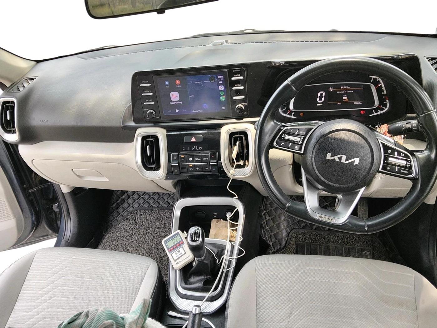 2023 KIA SONET HTX 1.0 IMT, Petrol, Manual, 30,869 km, interior
