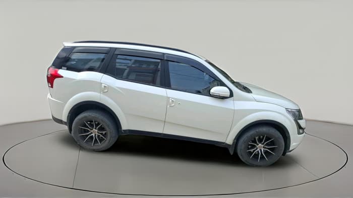 2020 Mahindra XUV500 W7, Diesel, Manual, 54,585 km, exterior
