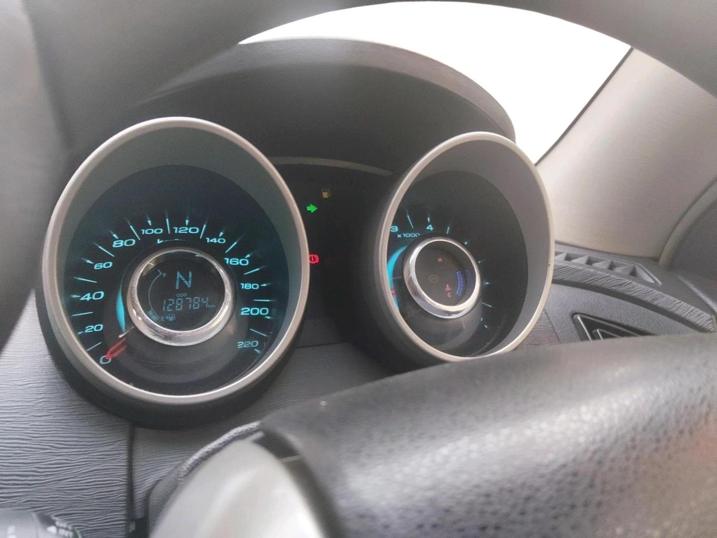 2016 Mahindra XUV500 W6, Diesel, Manual, 1,28,784 km, interior