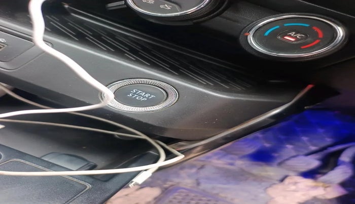 2023 Renault Kiger RXT (O) MT, Petrol, Manual, 34,219 km, interior