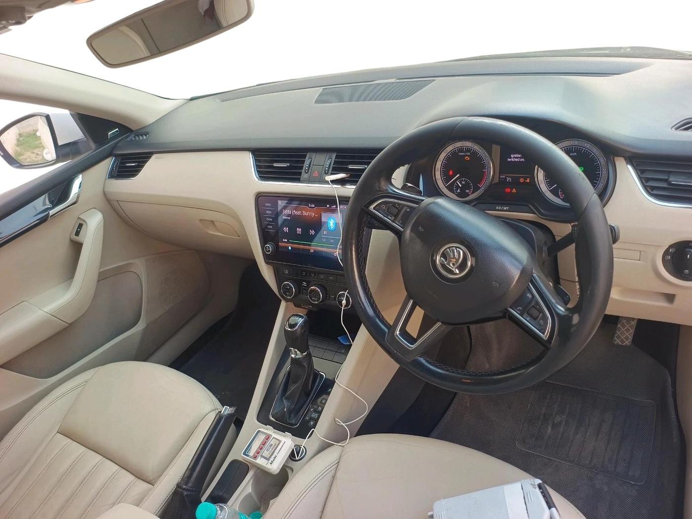 2018 Skoda Octavia 2.0 TDI L&K AT, Diesel, Automatic, 1,54,089 km, interior