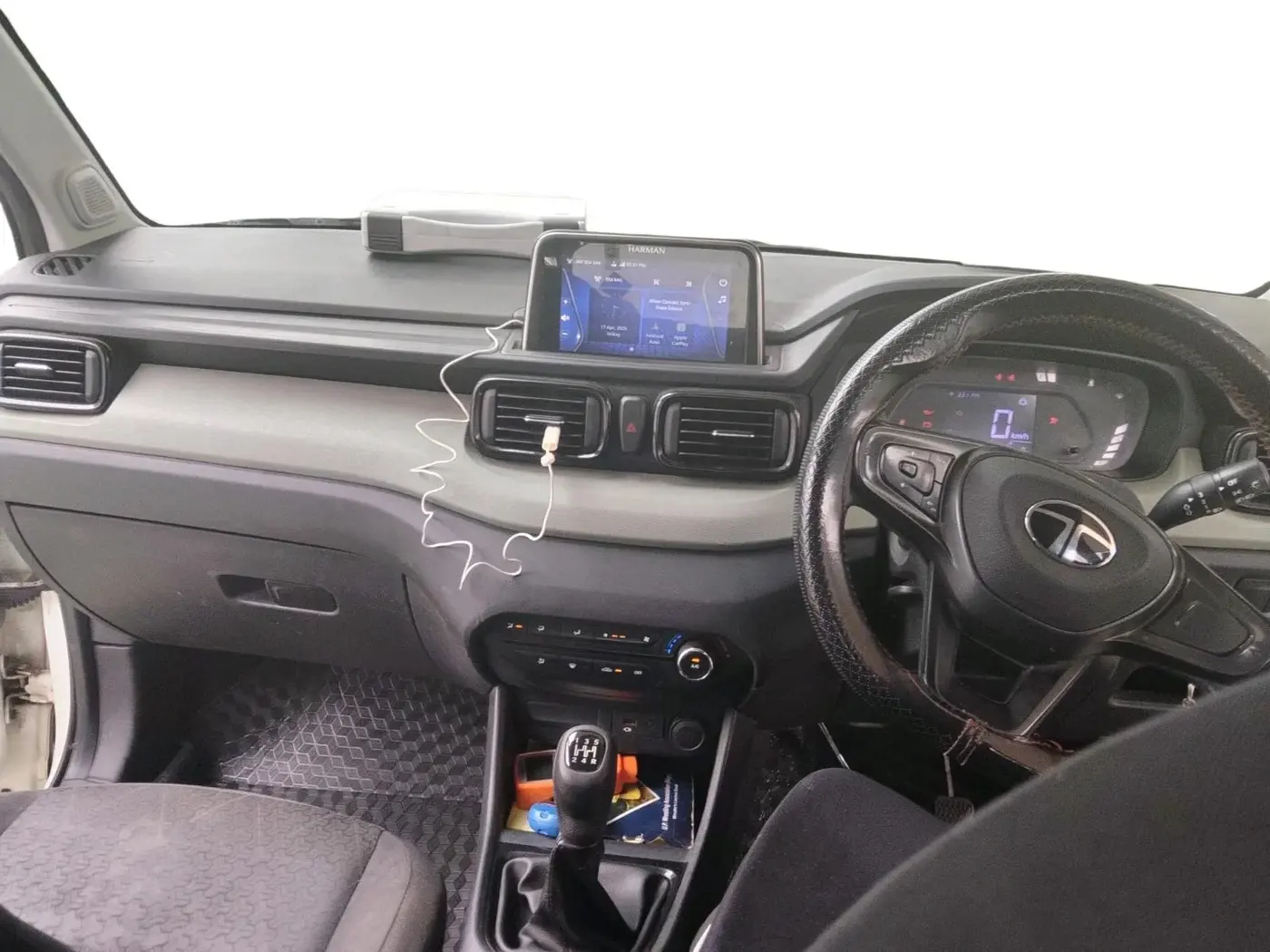 2024 Tata PUNCH ADVENTURE RHYTHM CNG, CNG, Manual, 90,589 km, interior