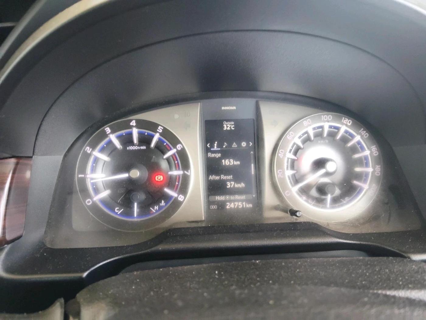 2022 Toyota Innova Crysta 2.7 VX 7 STR, Petrol, Manual, 24,751 km, interior