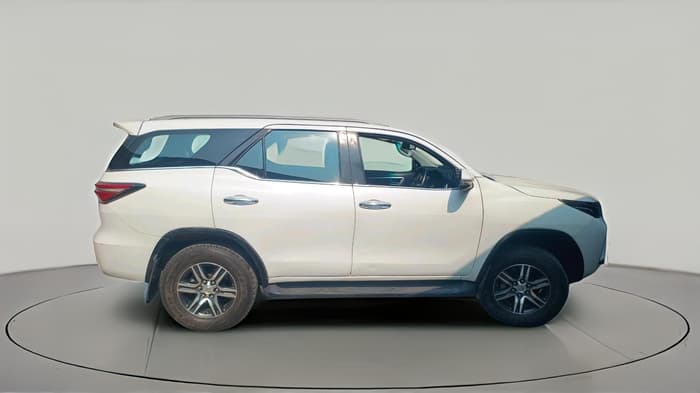 2023 Toyota Fortuner 4X2 MT 2.8 DIESEL, Diesel, Manual, 35,598 km, exterior