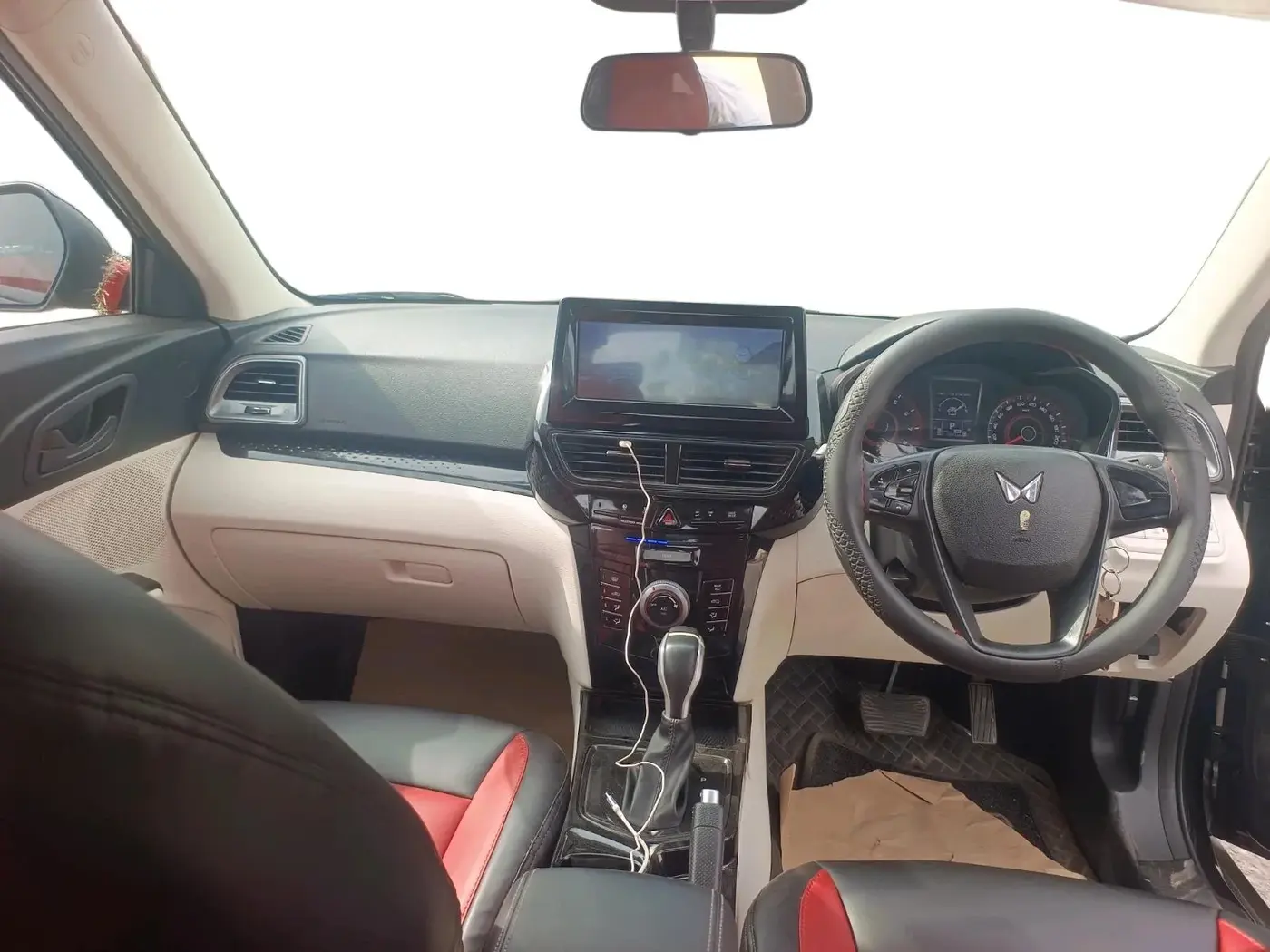 2025 Mahindra XUV 3XO MX2 Pro 1.2 L TCMPFI AT, Petrol, Automatic, 5,845 km, interior