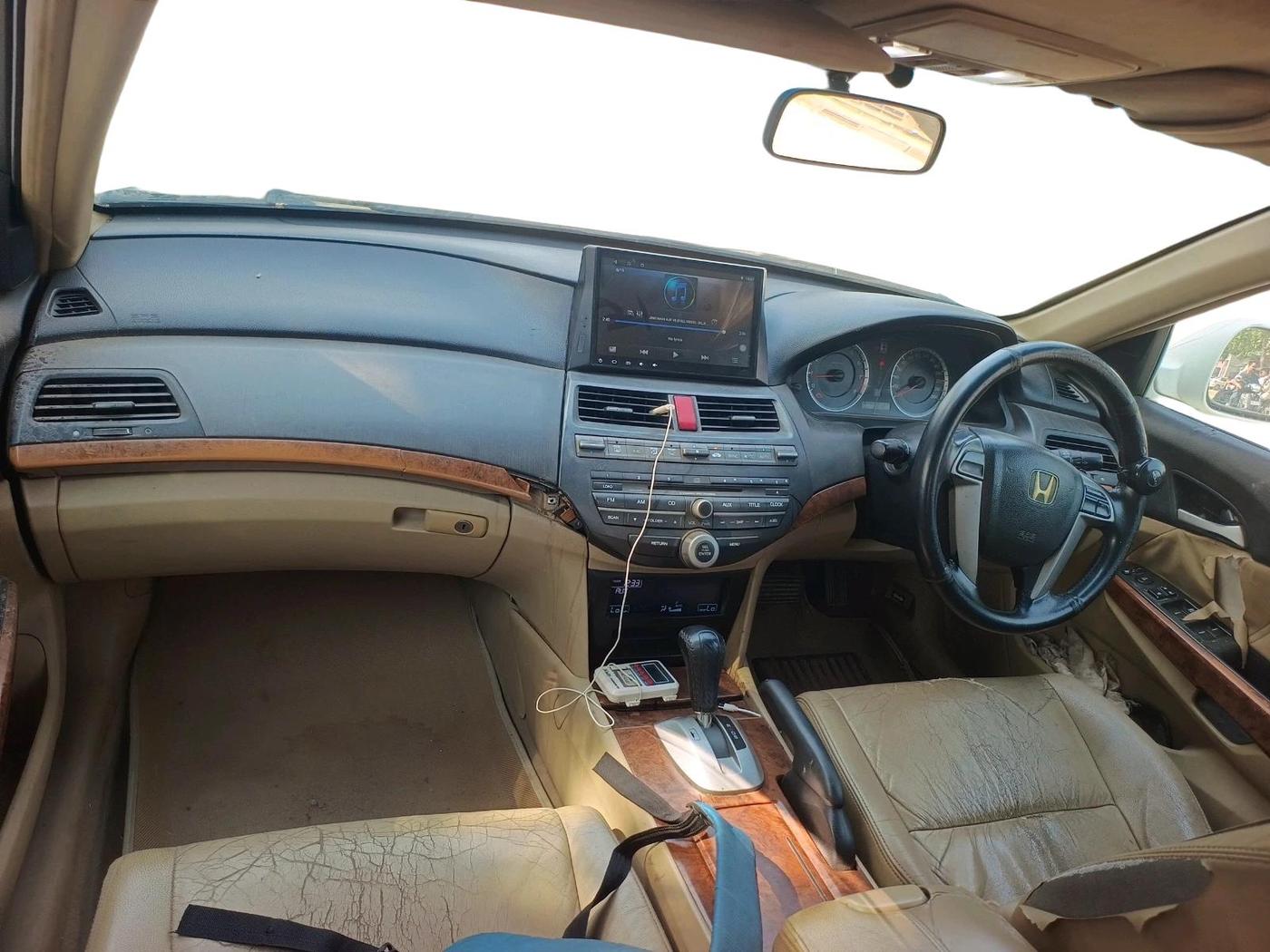 2012 Honda Accord 2.4L I-VTEC AT, CNG, Automatic, 1,49,505 km, interior
