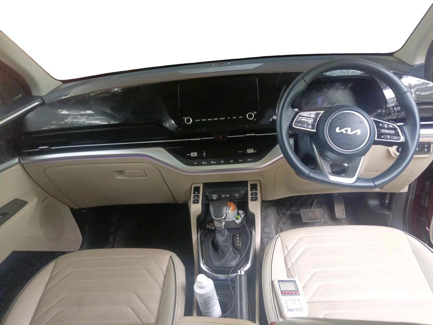 2022 KIA CARENS LUXURY PLUS 1.5 DIESEL AT 7 STR, Diesel, Automatic, 71,725 km, interior