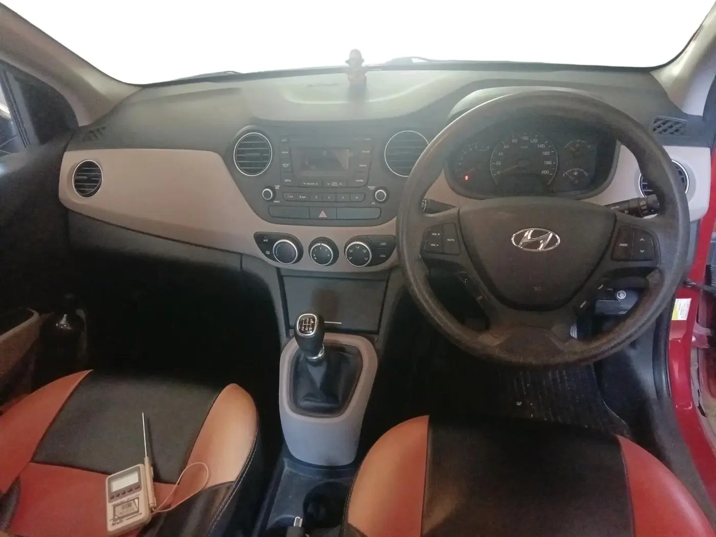 2016 Hyundai Xcent SX 1.2, Petrol, Manual, 1,01,715 km, interior