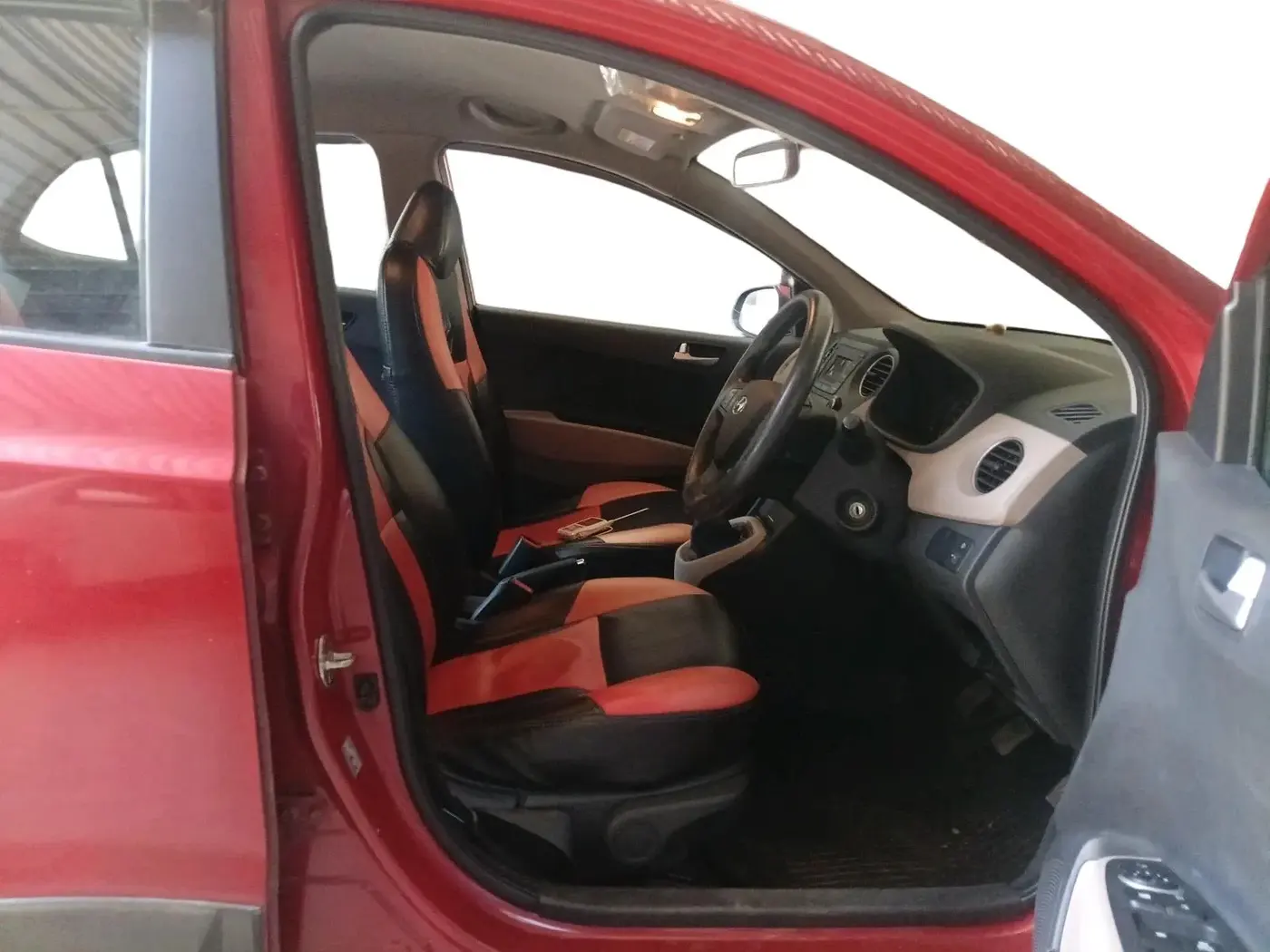 2016 Hyundai Xcent SX 1.2, Petrol, Manual, 1,01,715 km, interior