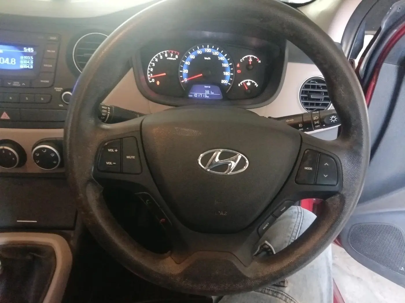 2016 Hyundai Xcent SX 1.2, Petrol, Manual, 1,01,715 km, interior