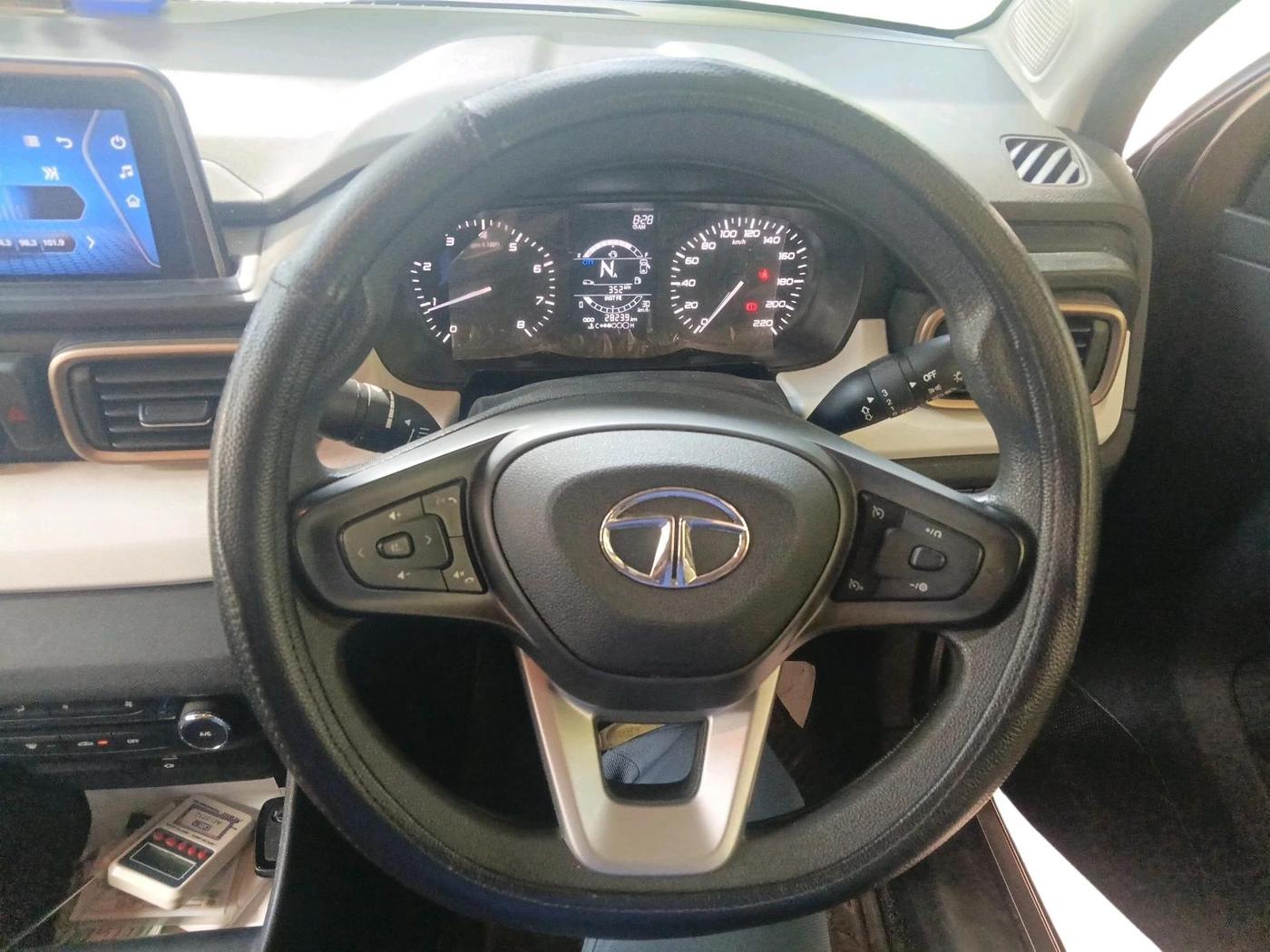 2022 Tata PUNCH ACCOMPLISHED AMT, Petrol, Automatic, 28,239 km, interior