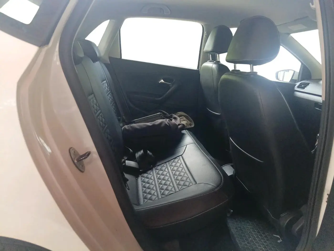 2017 Volkswagen Polo COMFORTLINE 1.2L, Petrol, Manual, 1,11,206 km, interior