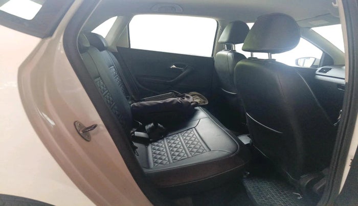 2017 Volkswagen Polo COMFORTLINE 1.2L, Petrol, Manual, 1,11,206 km, interior