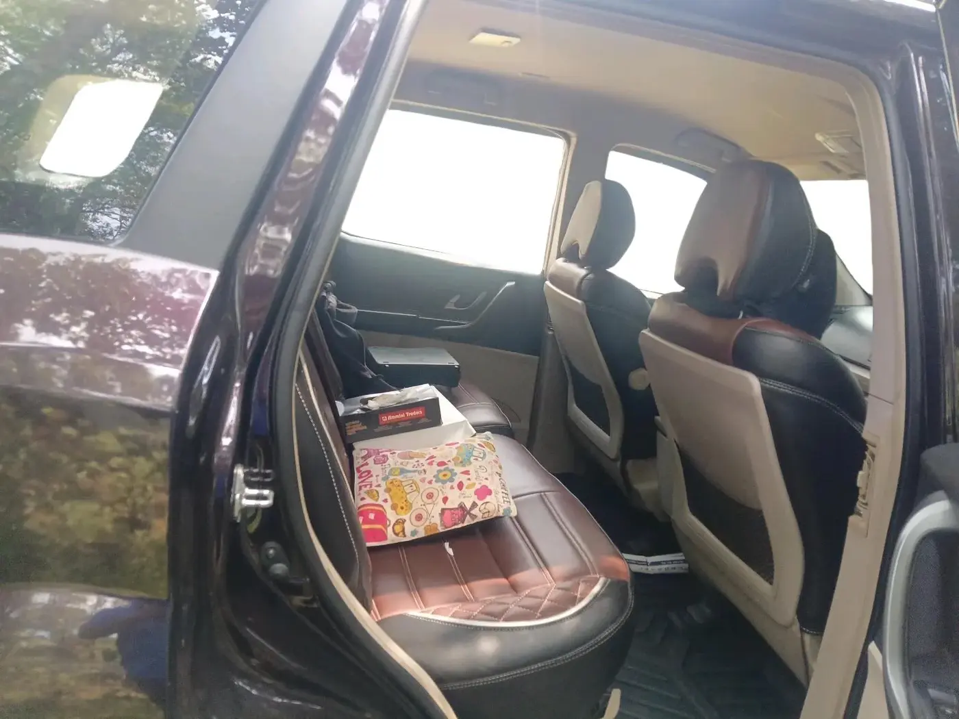 2016 Mahindra XUV500 W6 AT, Diesel, Automatic, 1,31,526 km, interior