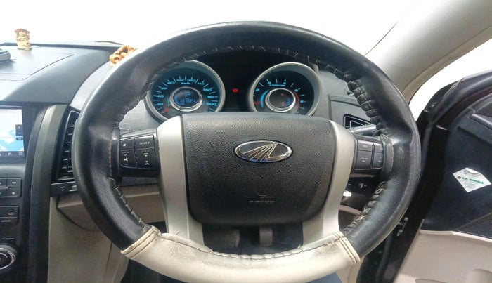 2016 Mahindra XUV500 W6 AT, Diesel, Automatic, 1,31,526 km, interior