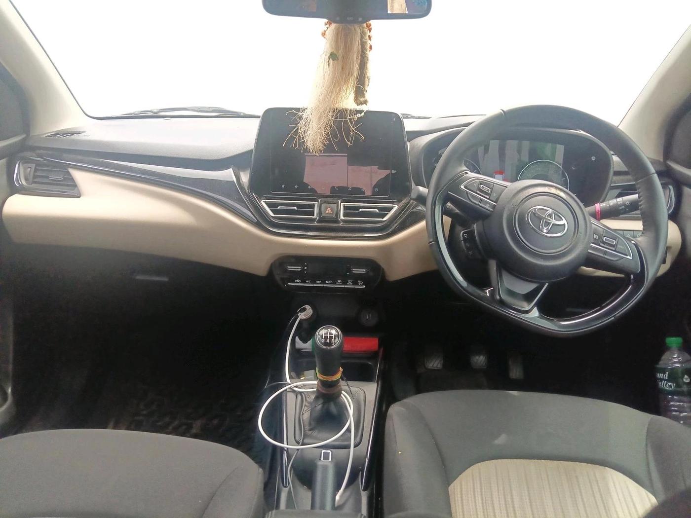 2023 Toyota Glanza V, Petrol, Manual, 38,358 km, interior