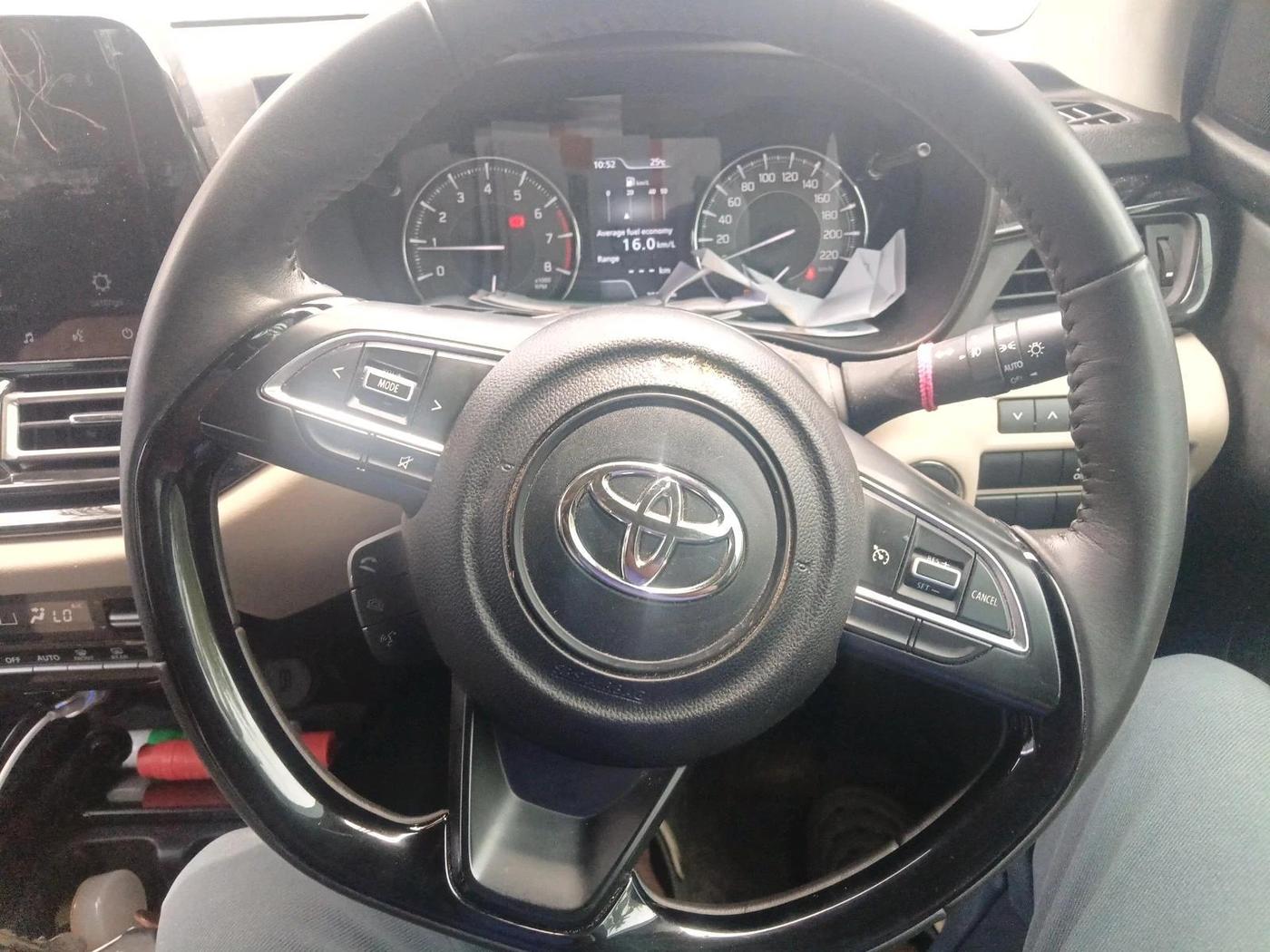 2023 Toyota Glanza V, Petrol, Manual, 38,358 km, interior