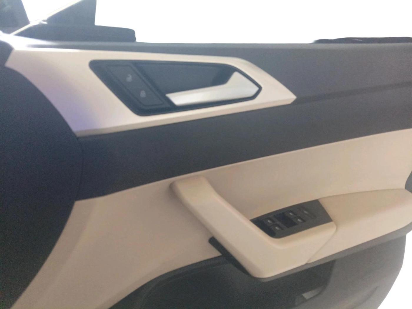 2023 Volkswagen VIRTUS TOPLINE TSI 1.0 AT, Petrol, Automatic, 90,024 km, interior