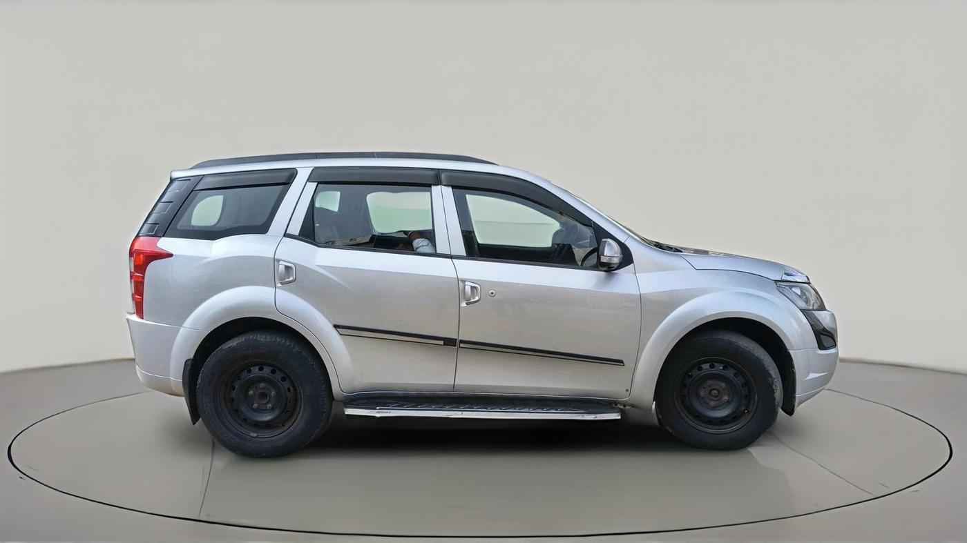 2016 Mahindra XUV500 W4 1.99, Diesel, Manual, 1,02,635 km, exterior