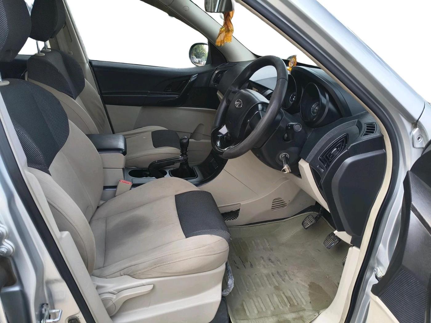 2016 Mahindra XUV500 W4 1.99, Diesel, Manual, 1,02,635 km, interior