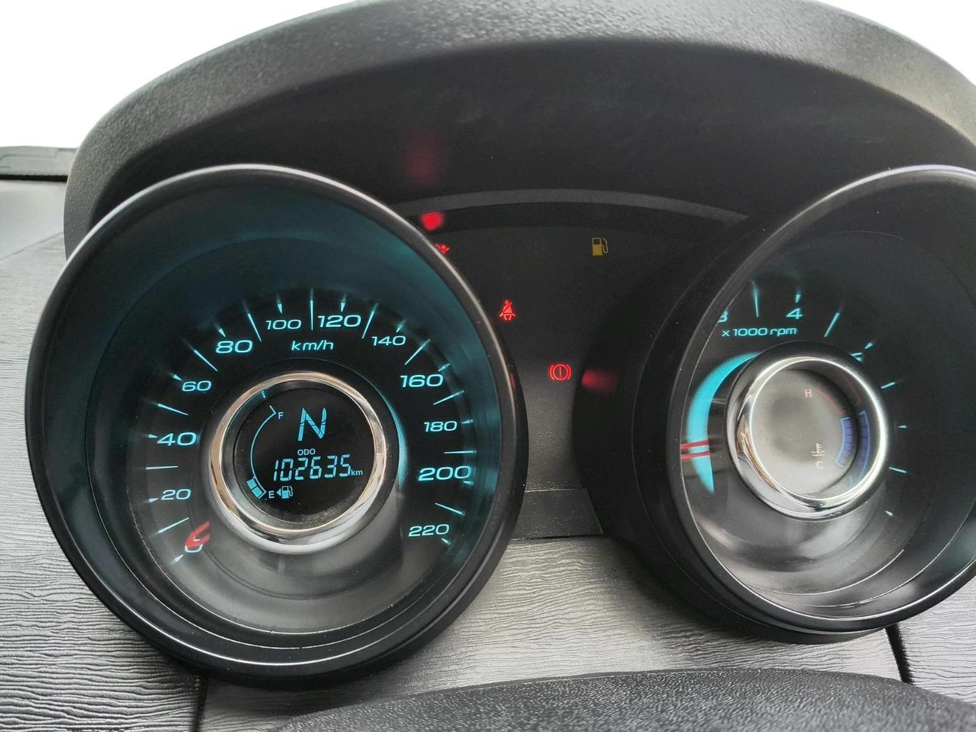 2016 Mahindra XUV500 W4 1.99, Diesel, Manual, 1,02,635 km, interior