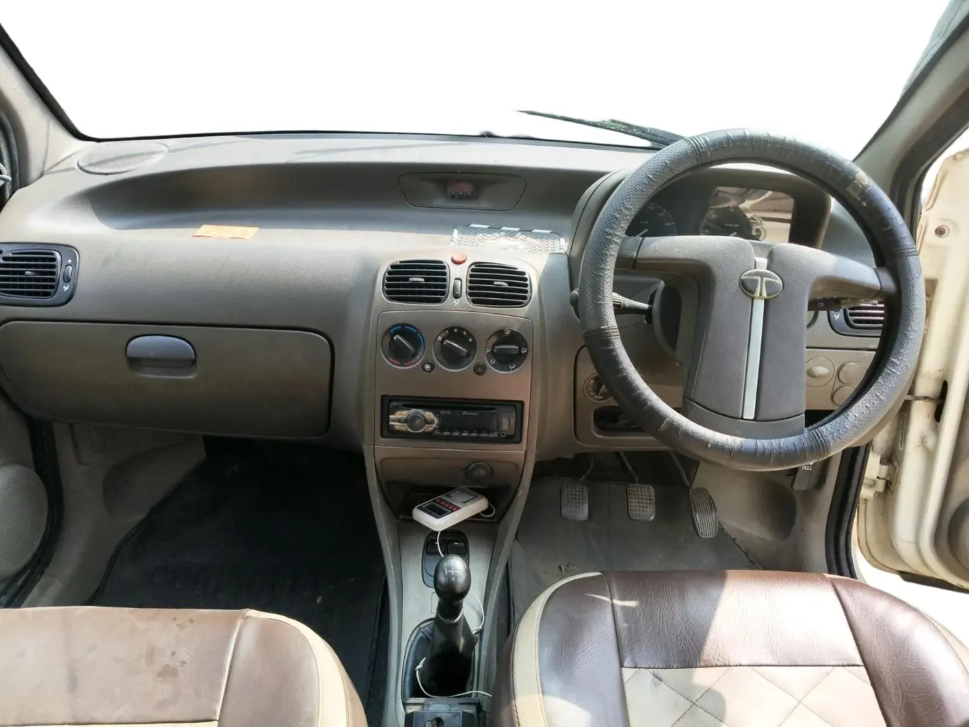 2011 Tata Indigo ECS LS TDI , Diesel, Manual, 98,700 km, interior