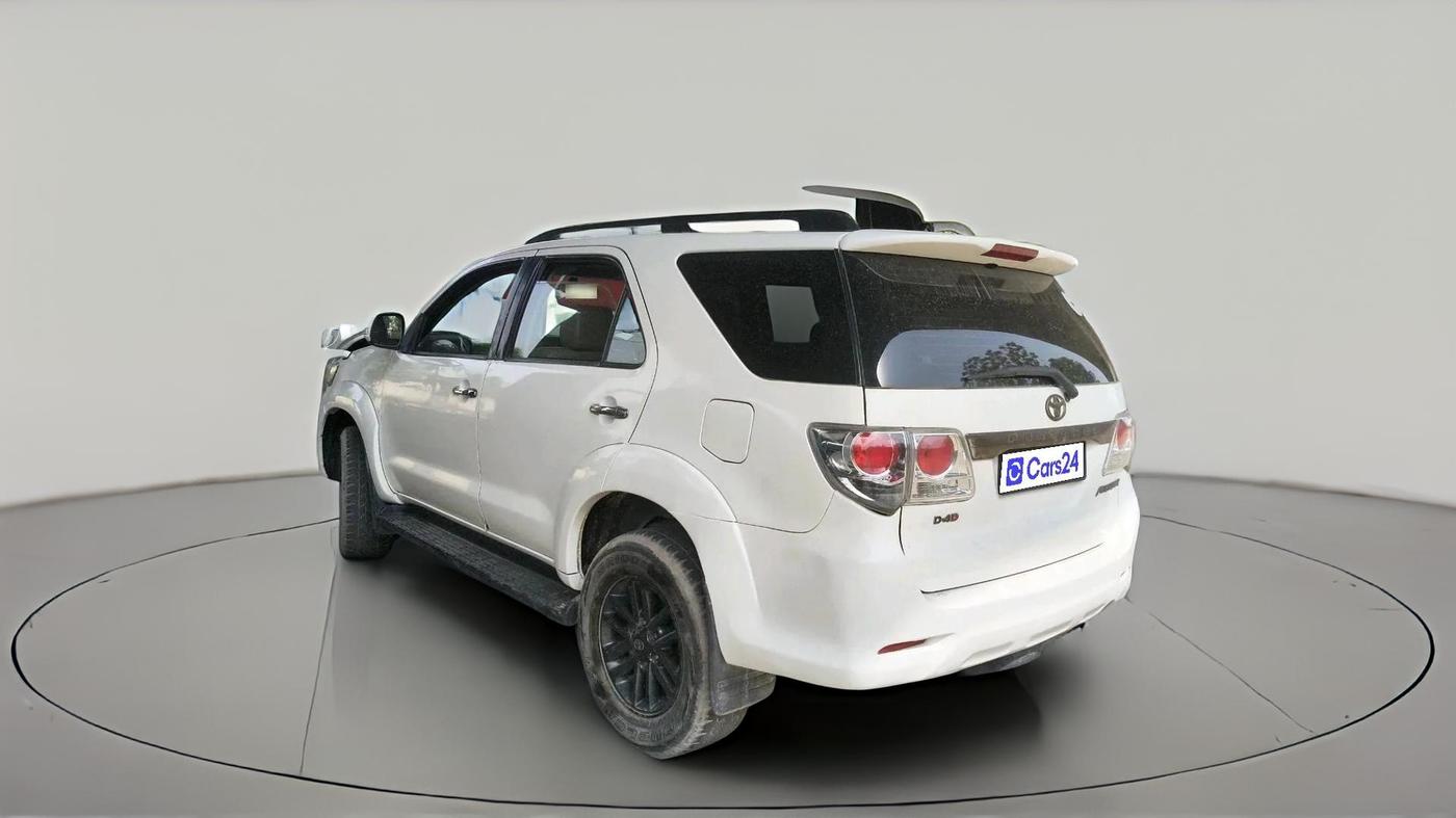 2015 Toyota Fortuner 3.0 4X2 MT, Diesel, Manual, 1,31,330 km, exterior