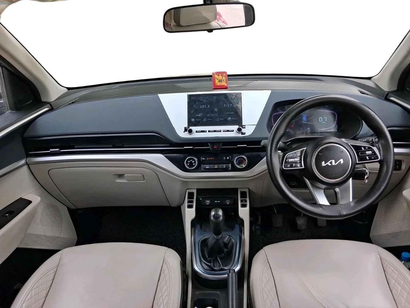 2024 KIA CARENS Premium (O) 1.5 Diesel MT 7 STR, Diesel, Manual, 1,10,670 km, interior