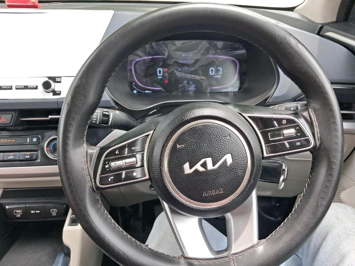 2024 KIA CARENS Premium (O) 1.5 Diesel MT 7 STR, Diesel, Manual, 1,10,670 km, interior