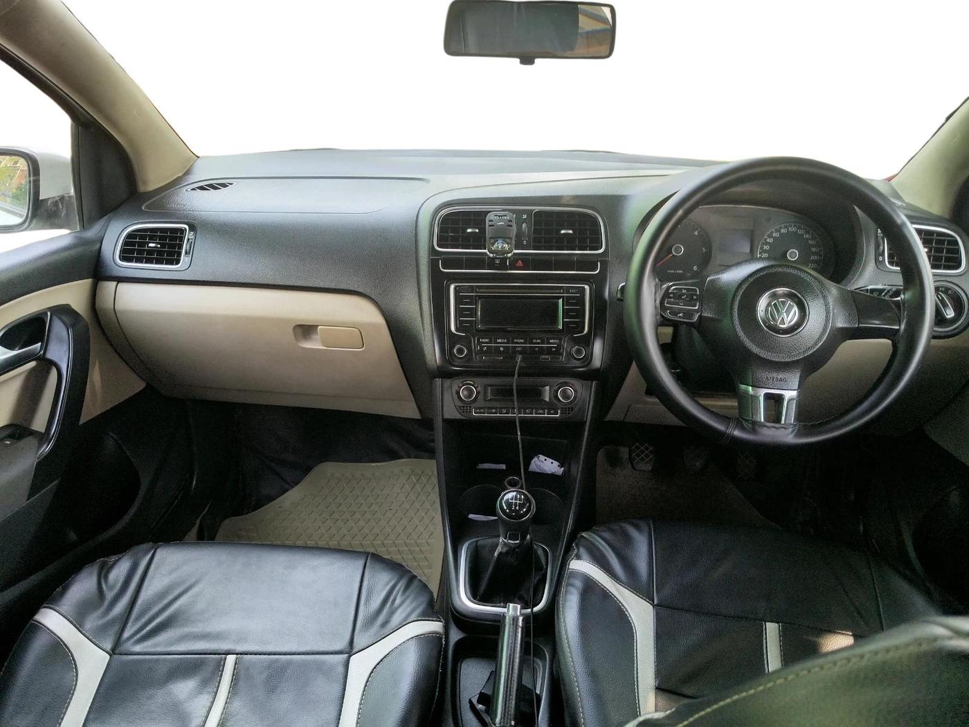 2013 Volkswagen Polo COMFORTLINE 1.2L, Diesel, Manual, 1,77,624 km, interior