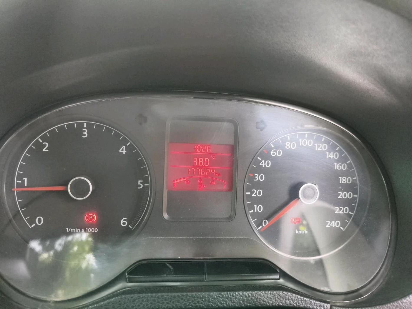 2013 Volkswagen Polo COMFORTLINE 1.2L, Diesel, Manual, 1,77,624 km, interior