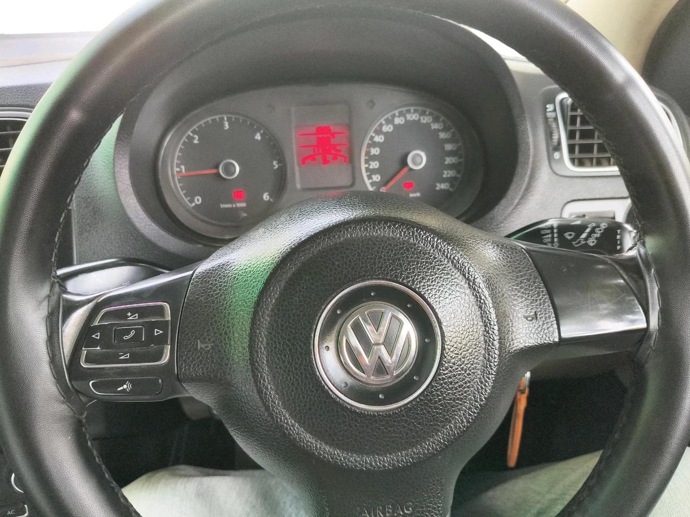 2013 Volkswagen Polo COMFORTLINE 1.2L, Diesel, Manual, 1,77,624 km, interior