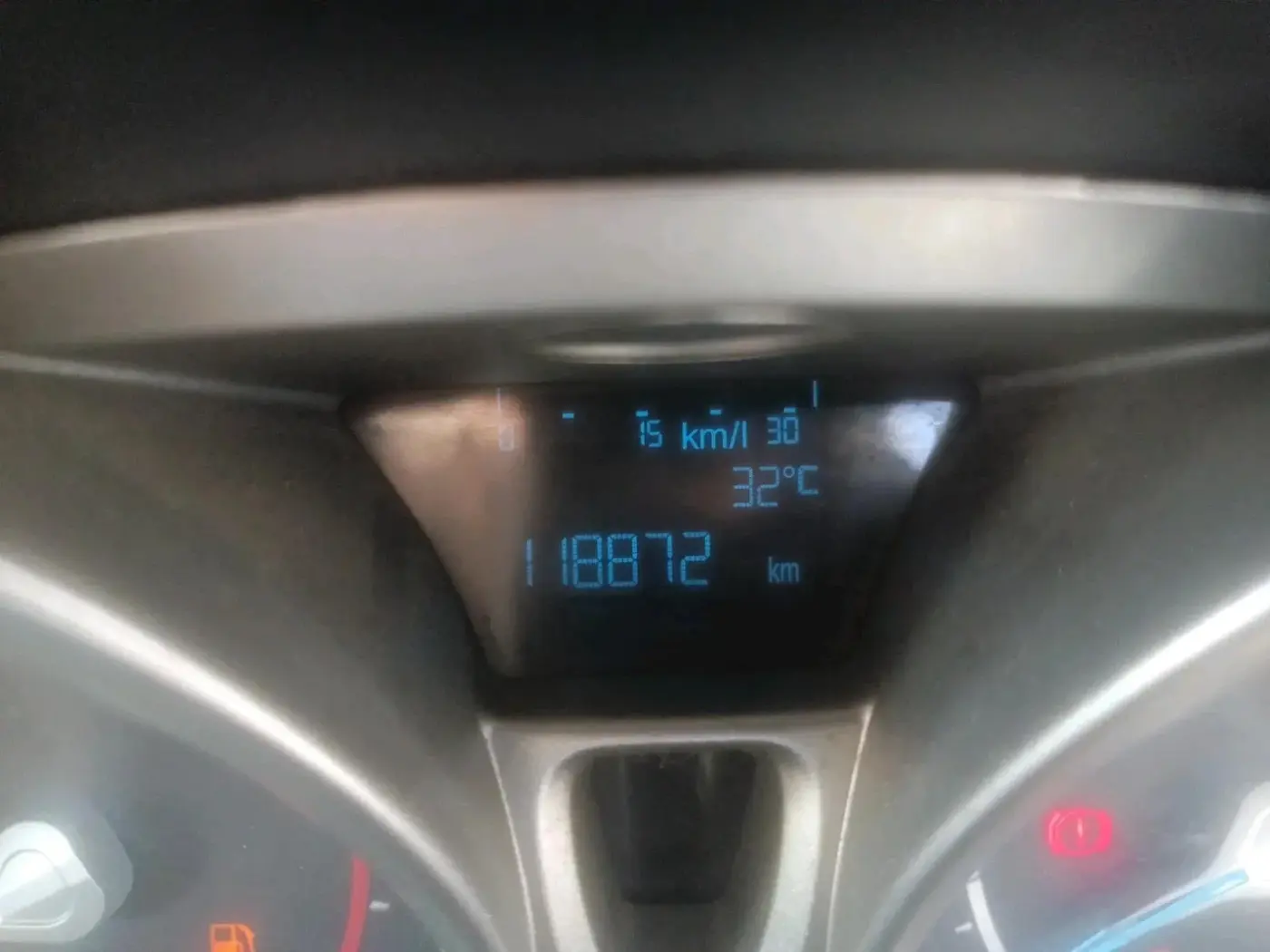 2014 Ford Ecosport TITANIUM 1.5L DIESEL, Diesel, Manual, 1,18,872 km, interior