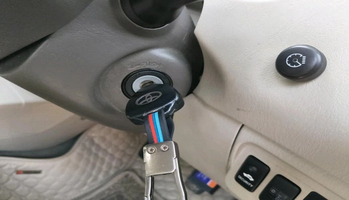 2014 Toyota Innova 2.5 VX 7 STR, Diesel, Manual, 1,37,808 km, interior