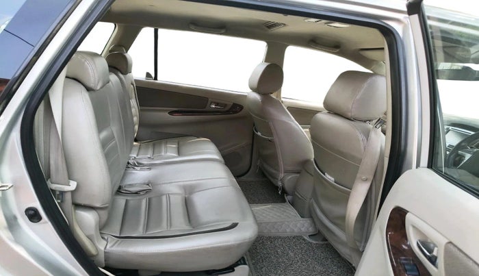 2014 Toyota Innova 2.5 VX 7 STR, Diesel, Manual, 1,37,808 km, interior