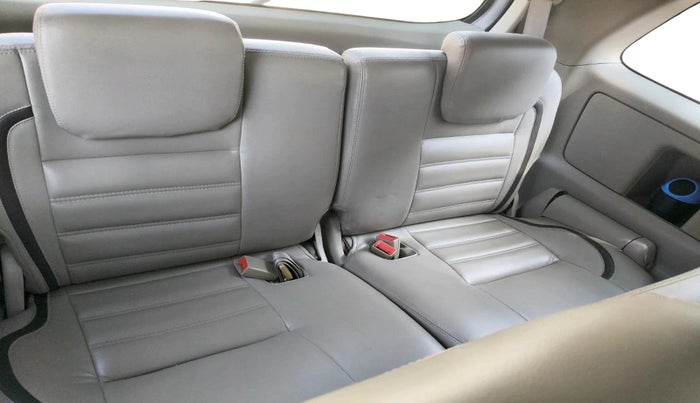 2014 Toyota Innova 2.5 VX 7 STR, Diesel, Manual, 1,37,808 km, interior