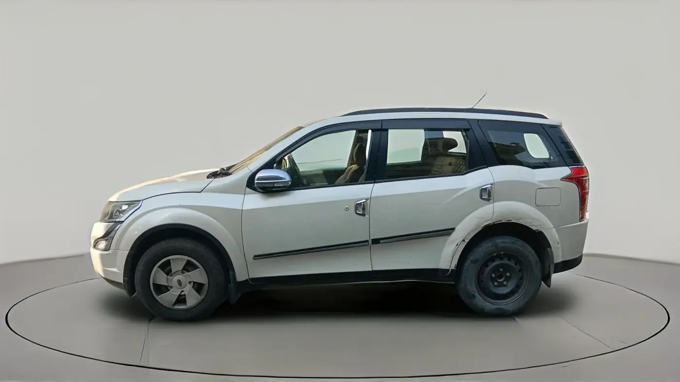 2016 Mahindra XUV500 W6, Diesel, Manual, 1,06,000 km, exterior