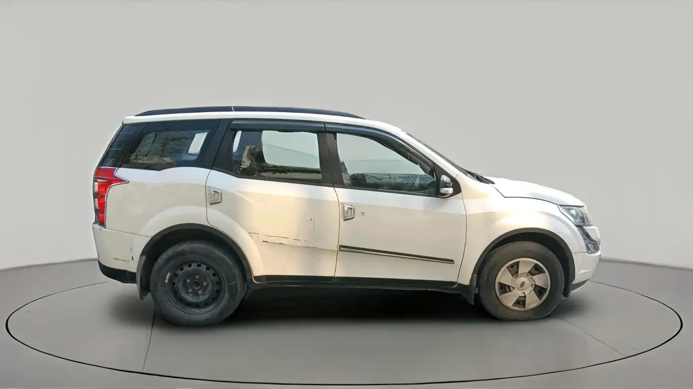 2016 Mahindra XUV500 W6, Diesel, Manual, 1,06,000 km, exterior