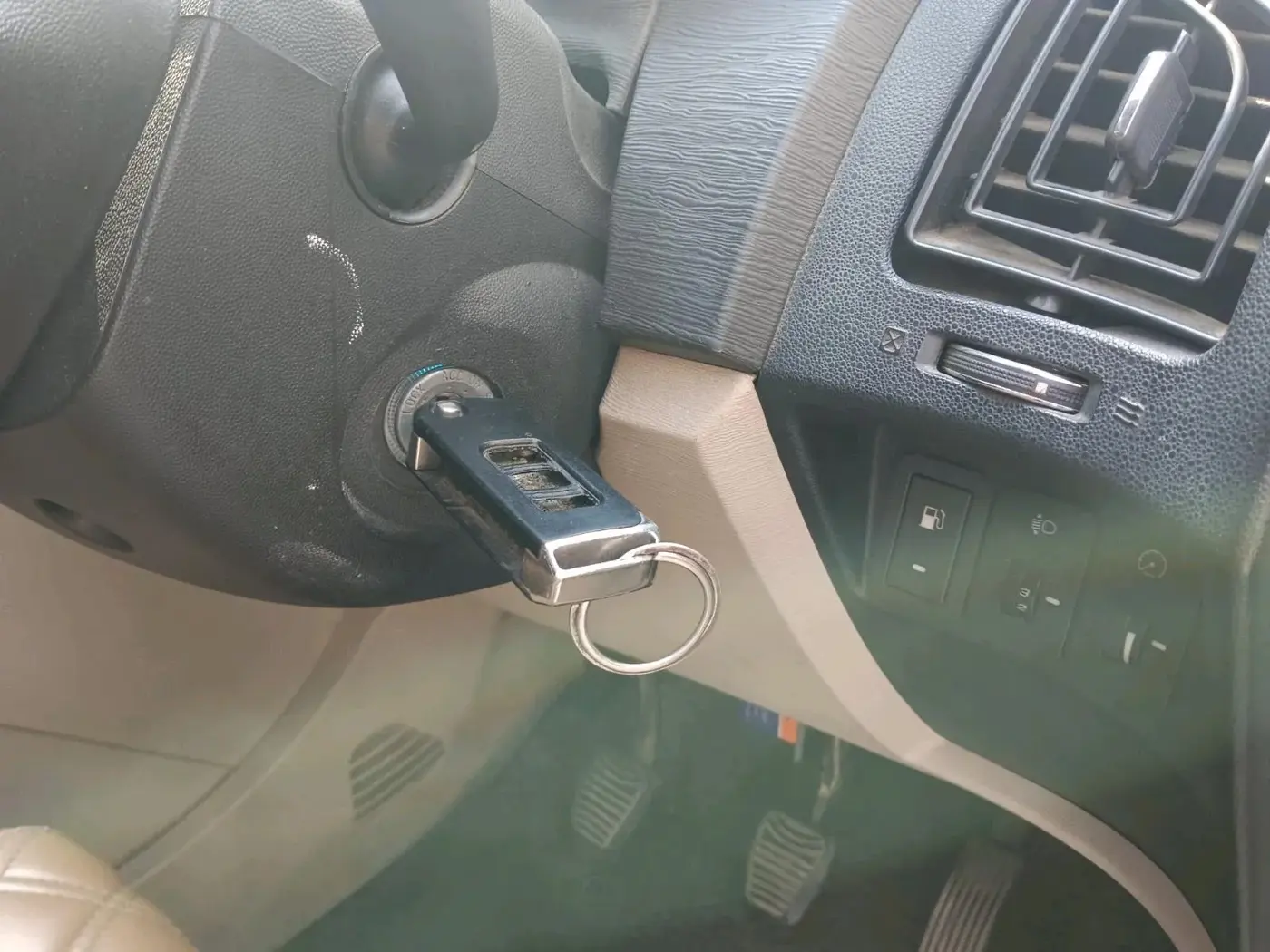 2016 Mahindra XUV500 W6, Diesel, Manual, 1,06,000 km, interior