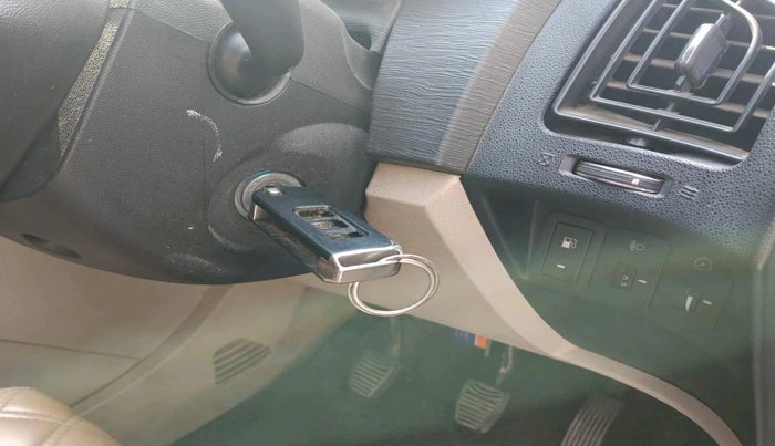 2016 Mahindra XUV500 W6, Diesel, Manual, 1,05,110 km, interior