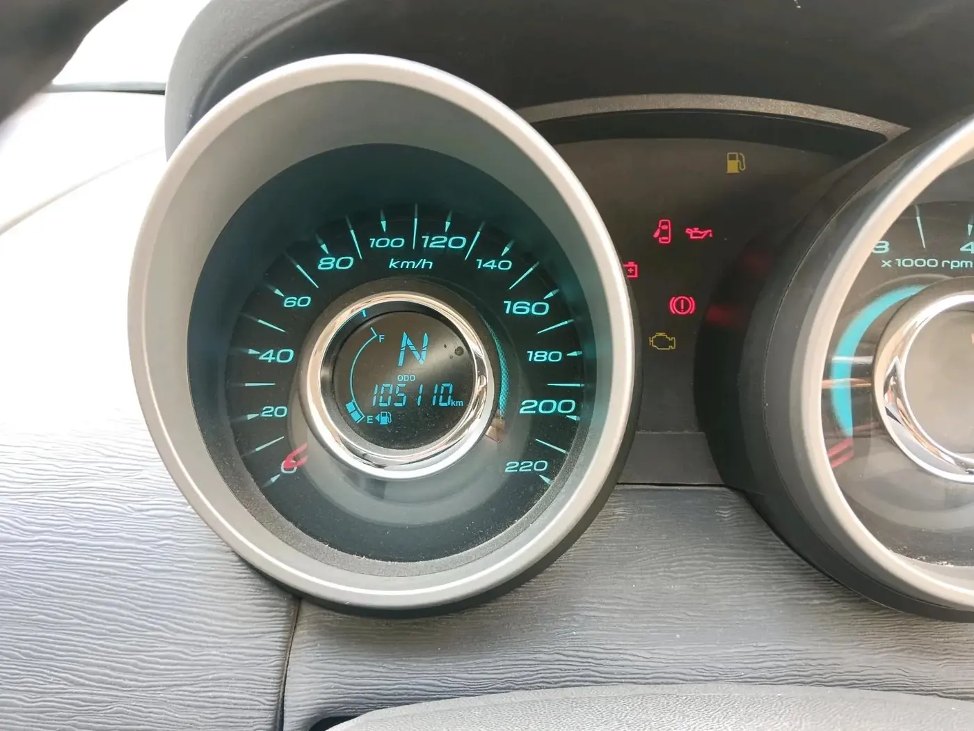 2016 Mahindra XUV500 W6, Diesel, Manual, 1,06,000 km, interior
