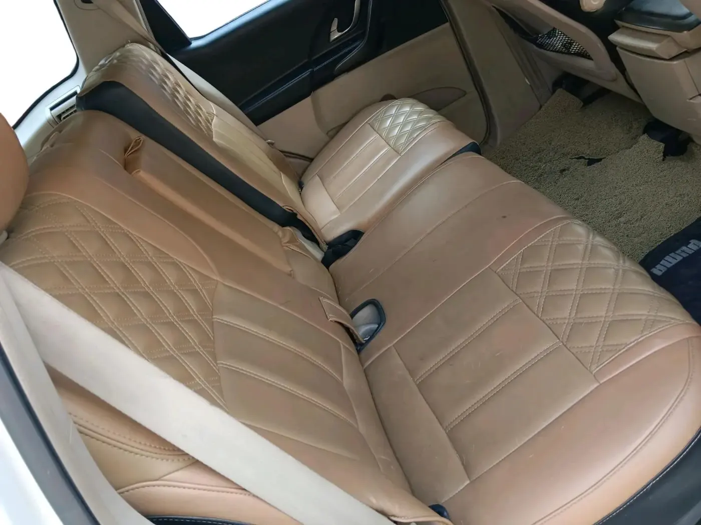 2016 Mahindra XUV500 W6, Diesel, Manual, 1,06,000 km, interior