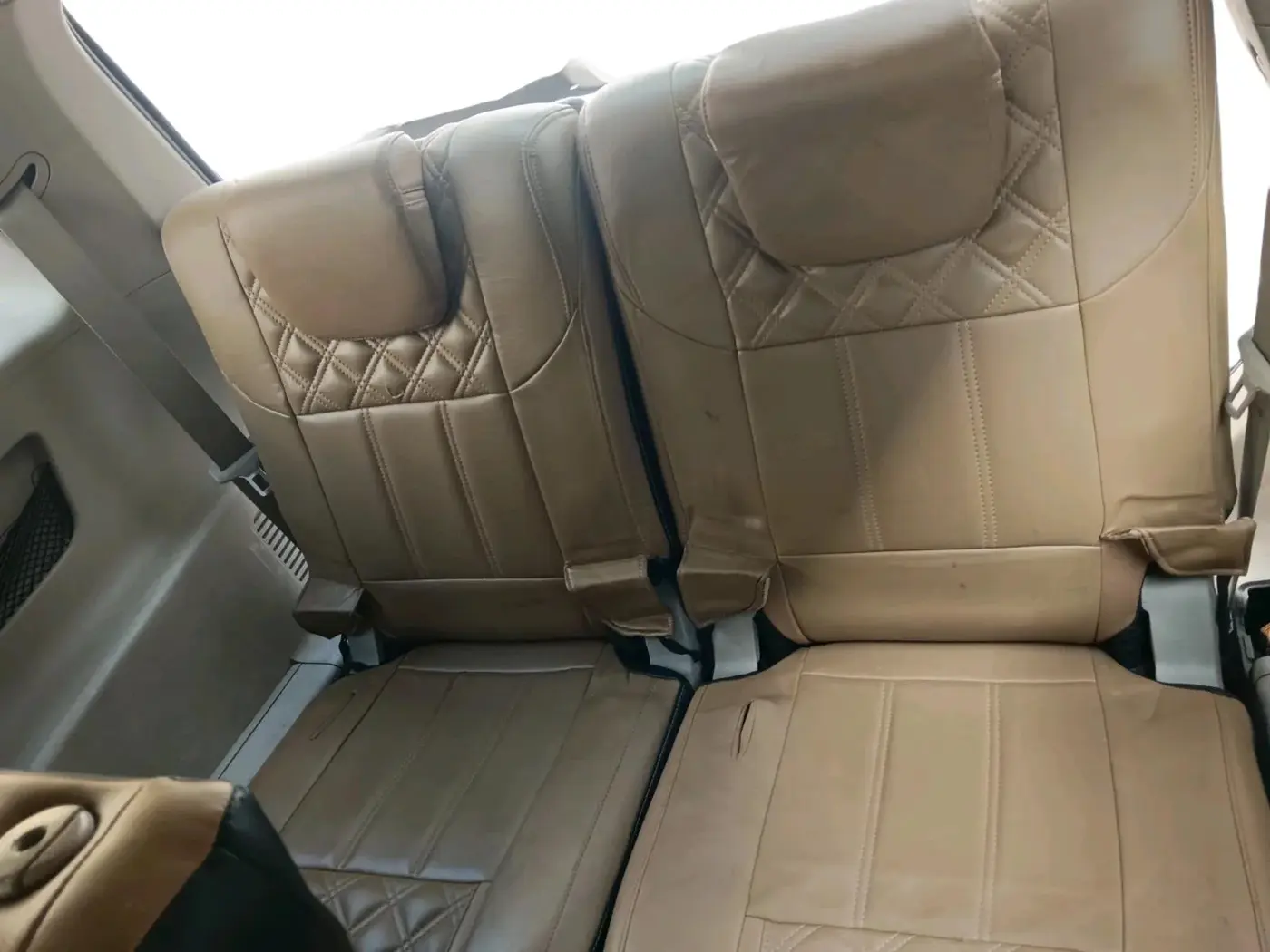 2016 Mahindra XUV500 W6, Diesel, Manual, 1,06,000 km, interior