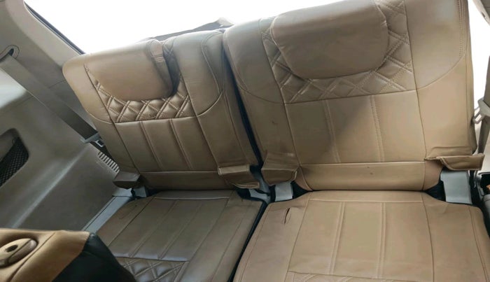 2016 Mahindra XUV500 W6, Diesel, Manual, 1,05,110 km, interior