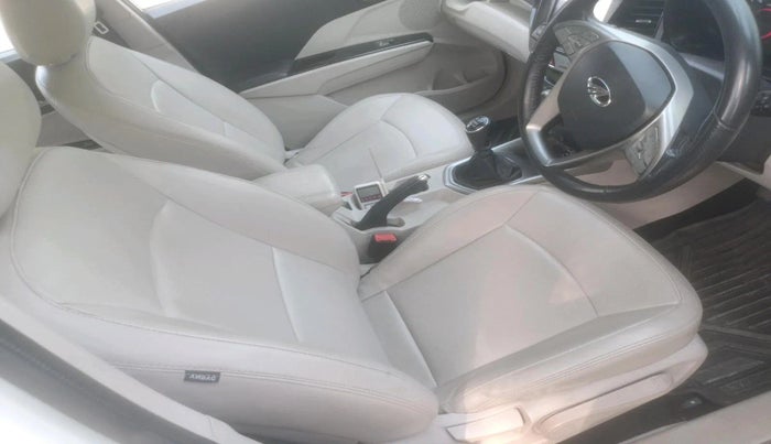 2021 Mahindra XUV300 W8 (O) 1.2 PETROL, Petrol, Manual, 44,100 km, interior