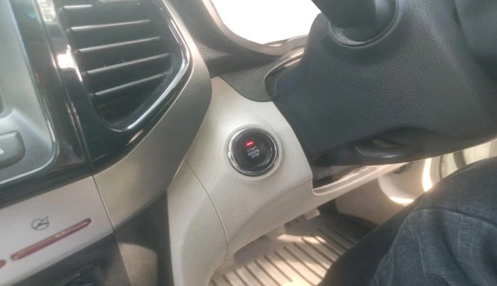 2021 Mahindra XUV300 W8 (O) 1.2 PETROL, Petrol, Manual, 44,100 km, interior