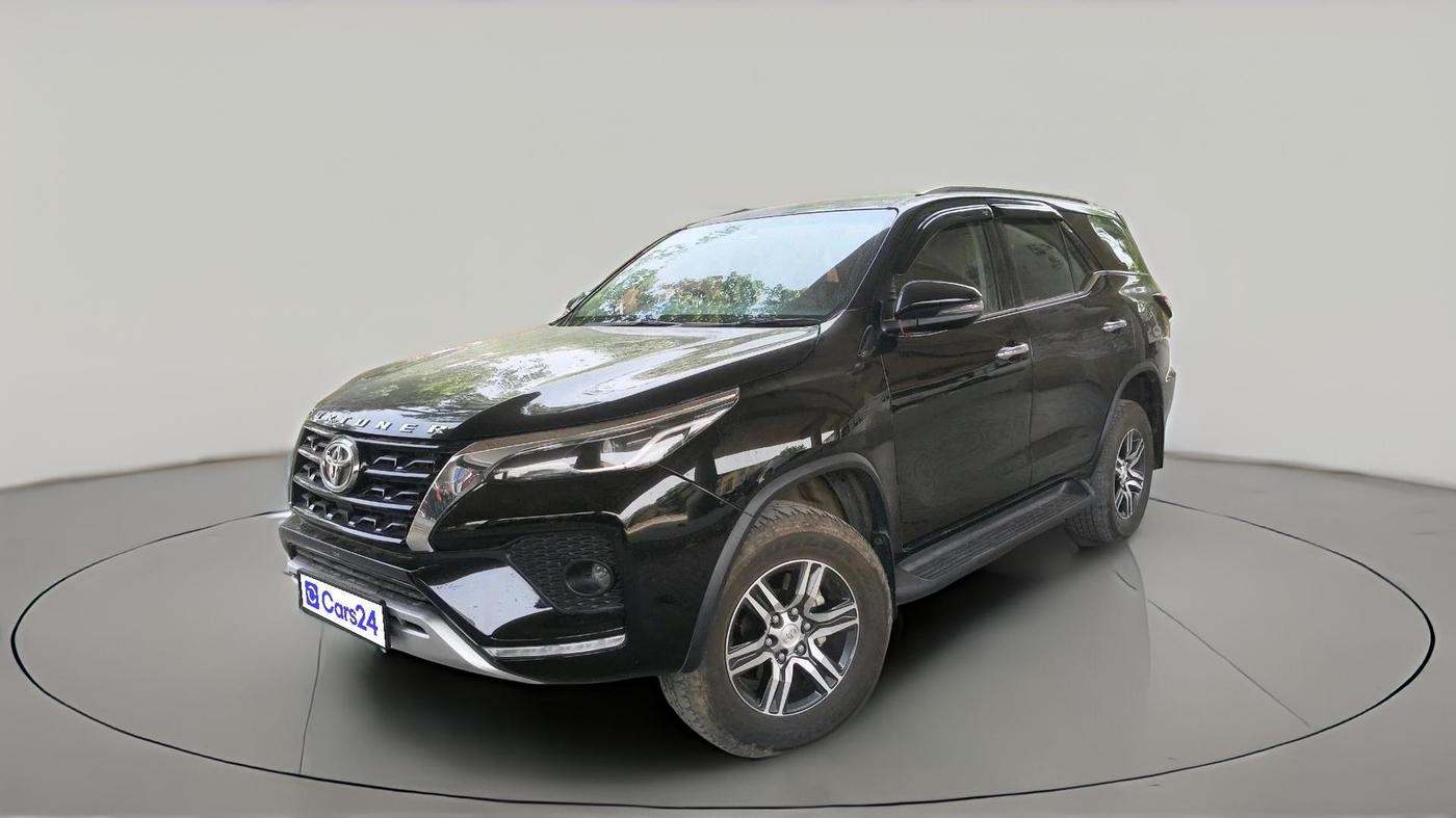 2024 Toyota Fortuner 4X2 MT 2.8 DIESEL, Diesel, Manual, 45,852 km, exterior
